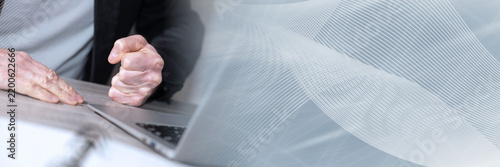 Quadro su tela Angry businessman at his workplace; panoramic banner