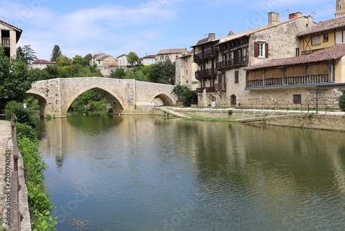 Le pont neuf sur la rivière la Baïse, ville de Nérac, département du Lot et Garonne, France