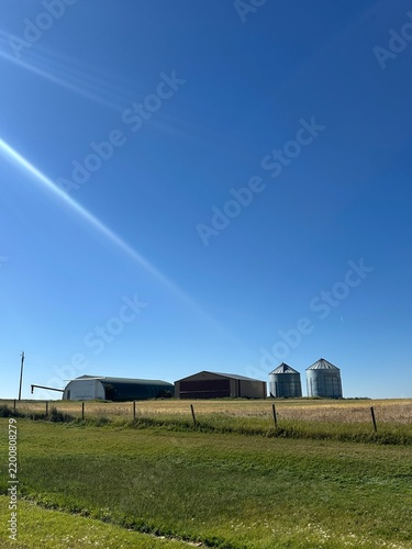 Cuadro en lienzo Rural Alberta Farm Near Hussar With Expansive Agricultural Fields, Open Prairie