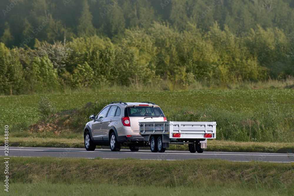 Obraz premium Automobile with a durable cargo trailer hitch