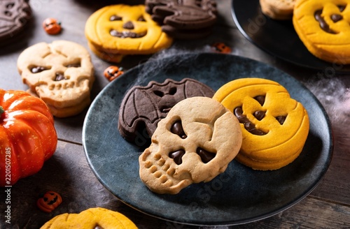 halloween-skull-cookies-background