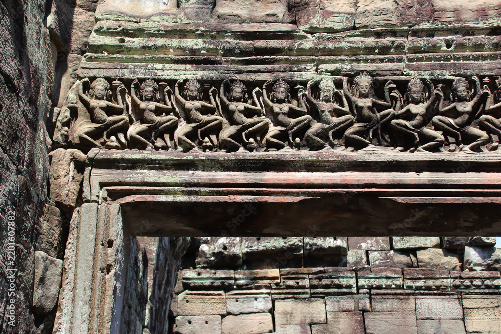 Obraz premium ruined khmer hindu and buddhist temple (preah khan) in angkor in siem reap in cambodia 