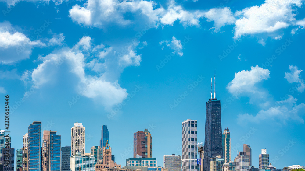 Obraz premium Chicago skyscrapers on a beautiful summer morning