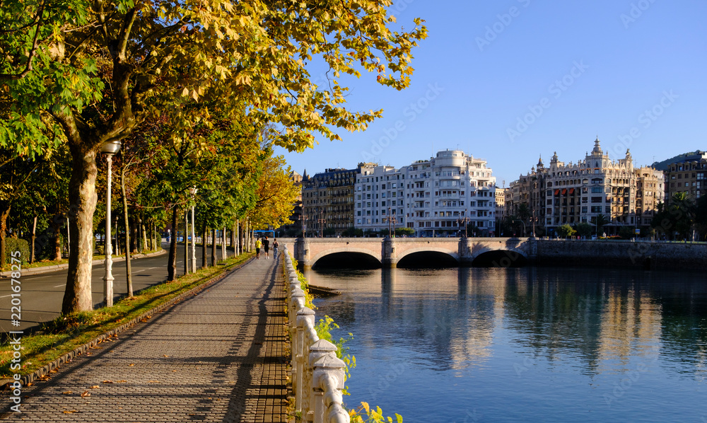 Obraz premium Urumea River Walk in Donostia-San Sebastian, Euskadi
