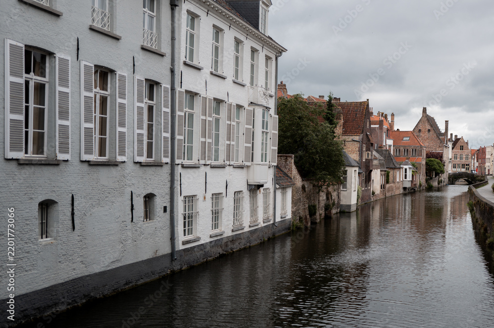 Fototapeta premium Canal with historic buildings in Bruges, Belgium