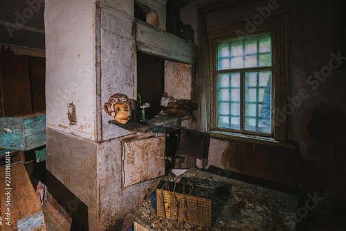 Foto Interior of domestic room of abandoned forsaken rural house
