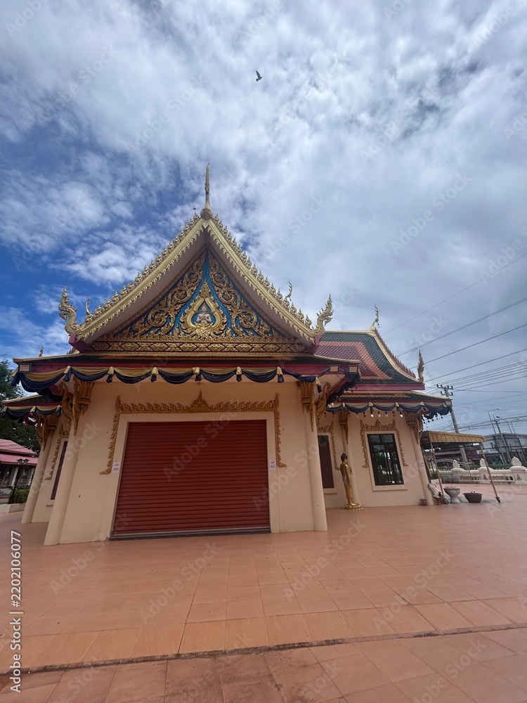 Fototapeta premium temple, thailand, bangkok, asia, wat, sky, thai, building, culture, landmark, gold