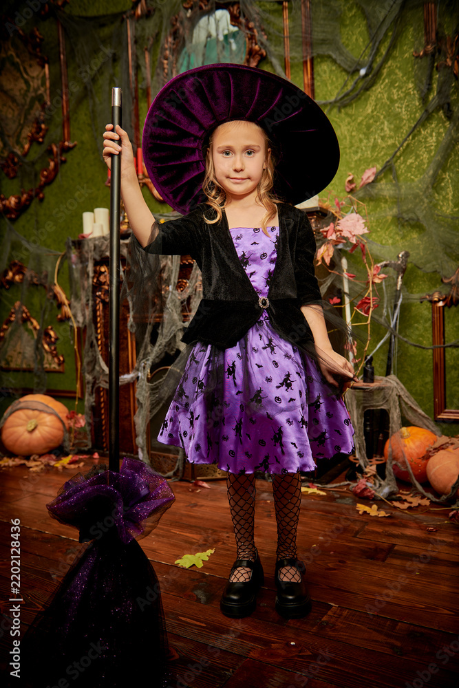 Obraz premium Little Halloween Witch