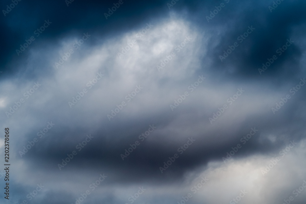 Fototapeta premium Ciel tourmenté et grisâtre