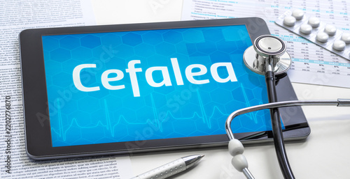 A tablet with the word headache in spanish on the display