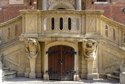 Foto Sculpted Atlantes figures supporting the elaborate stone balustrade and staircas