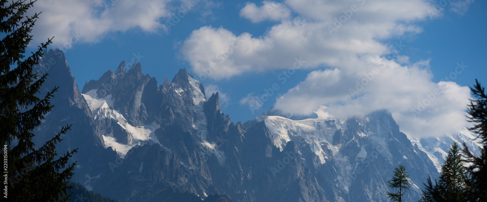 Obraz premium Snowy peak of my Montblanc mountain 