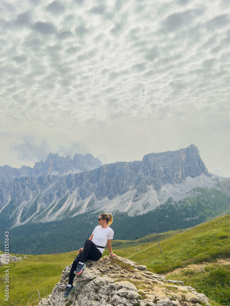 Obraz premium tourists walking in the dolomites at giau pass in summer italy