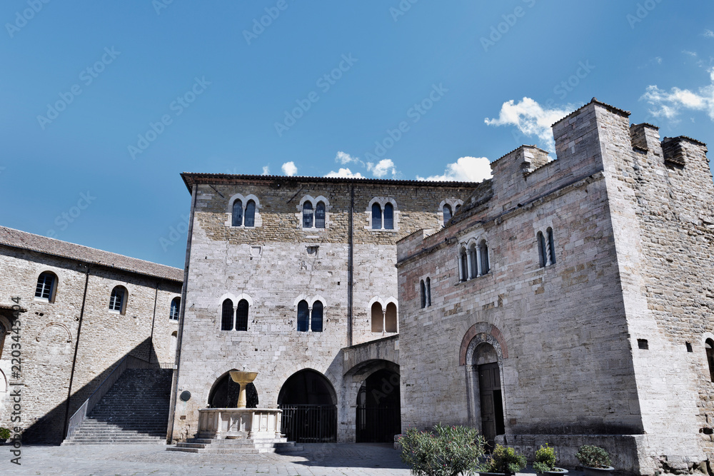 Obraz premium Bevagna , Italy , church of S. Silvestro and Palace of Consoli