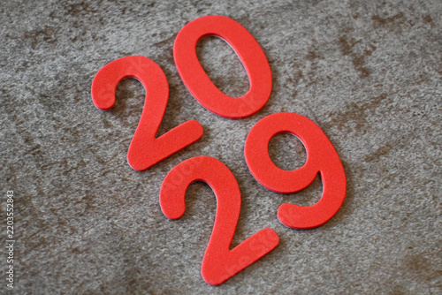 Obraz na płótnie Red 2029 numerals on textured gray surface