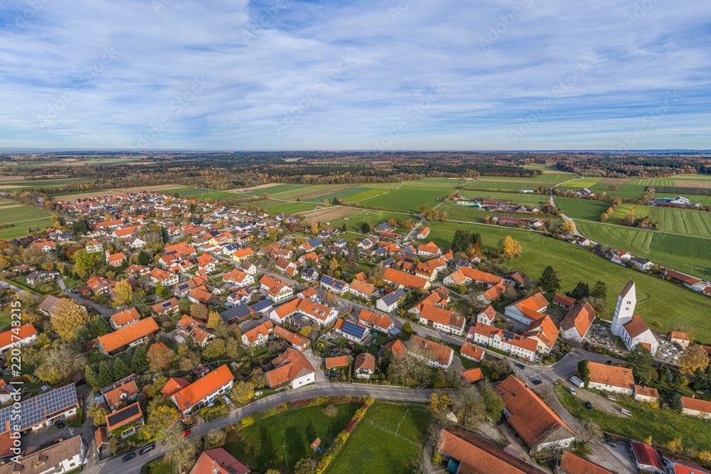 Obraz premium Herbstliche Stimmung im westlichen Oberbayern bei Schwifting nahe Landsberg am Lech