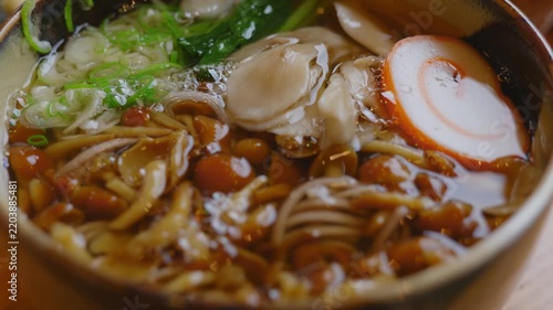 なめこと山菜の蕎麦