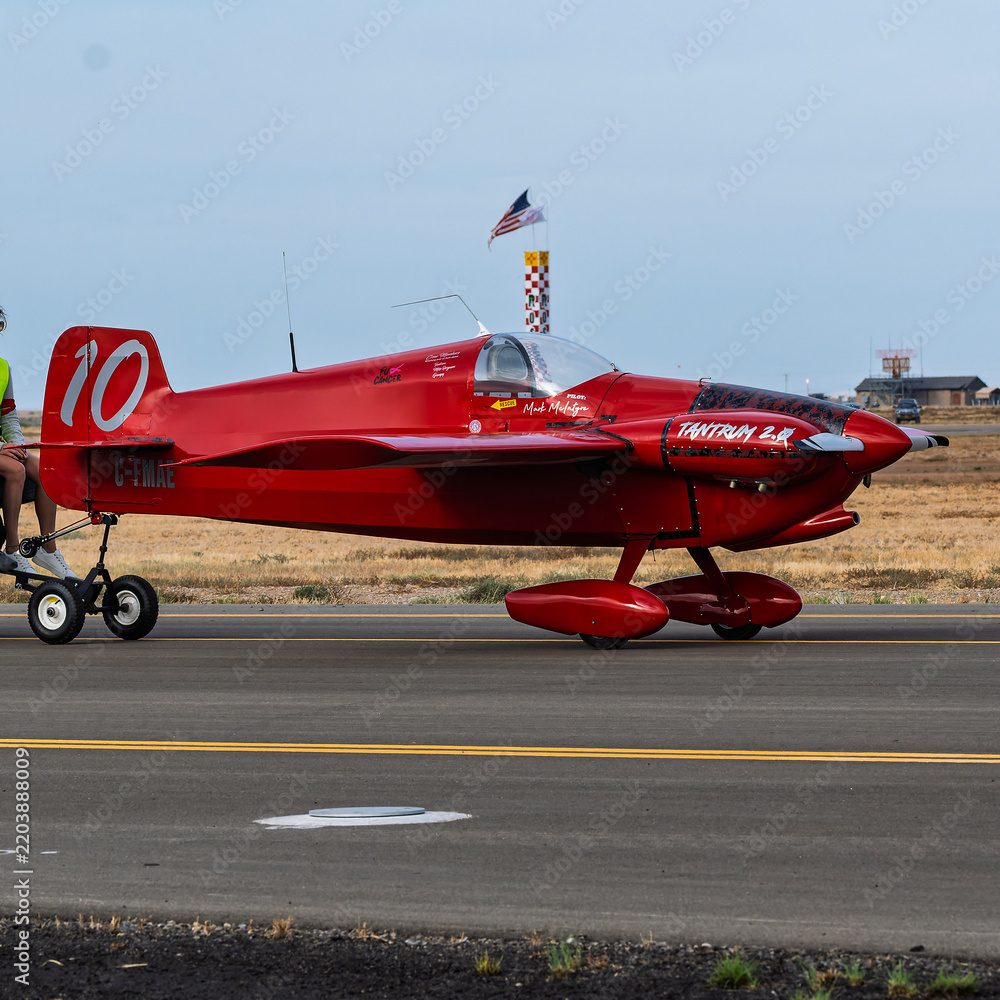 Obraz premium National Championship Air Races 9-18-2026 Roswell NM USA Formula 1 class aircraft at the National Championship Air Races at the Roswell International Air Center