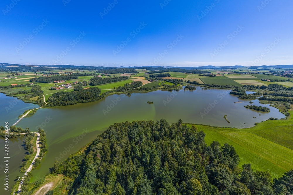 Obraz premium Herrliche Landschaft im Naturpark Oberer Bayerischer Wald rund um den Drachensee bei Furth im Wald