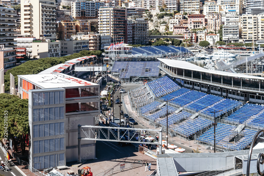 Obraz premium Monaco, Monaco - April 04, 2026: Elevated view of temporary grandstands and circuit infrastructure at Port Hercule ahead of the Formula 1 Monaco Grand Prix.