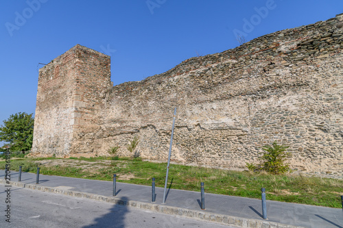 Obraz na plátně Byzantine acropolis wall and tower along a street of Ano Poli, Thessaloniki, Gre