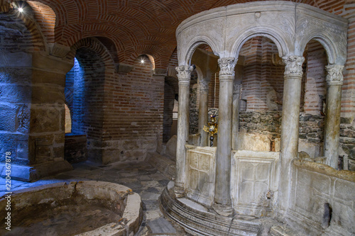 Fotografie Crypt of Saint Demetrios with marble ciborium under brick vaults, Thessaloniki,