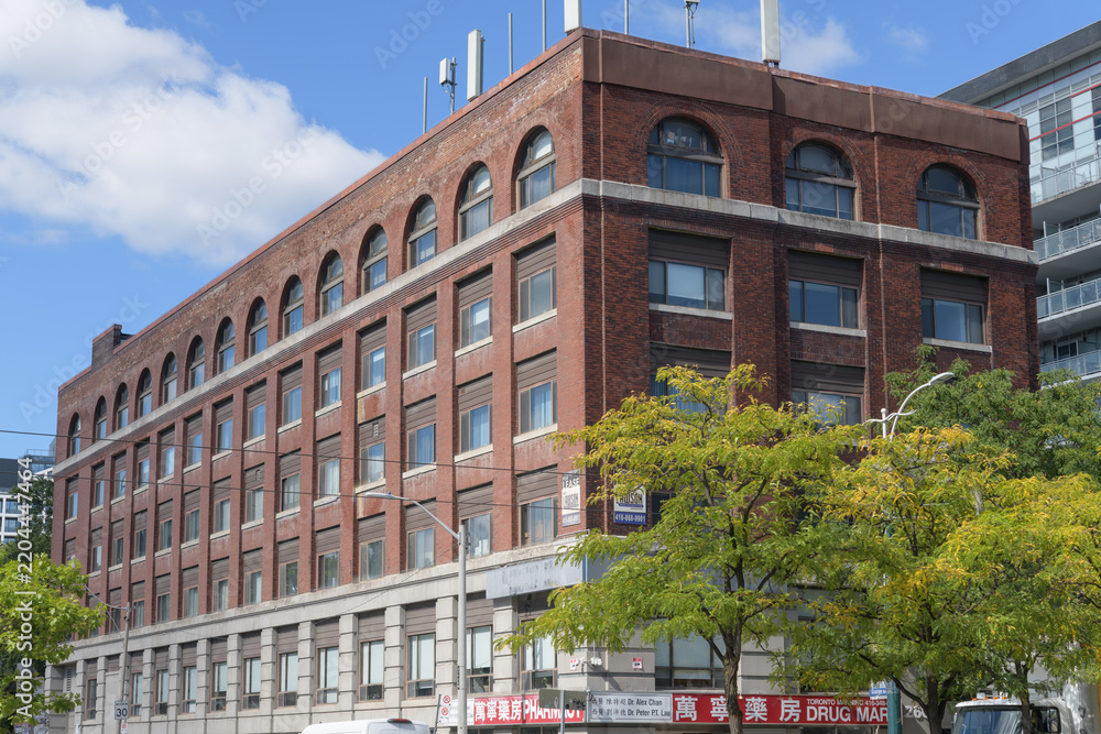 Fototapeta premium Toronto Manning Drug Mart (万宁药房) located at 260 Spadina Av in the heart of Chinatown (Cooper Cap Company Building, designed by Isadore Feldman, 1912-1913)