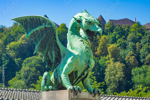 Drache auf Drachenbrücke in der Hauptstadt von Slowenien Ljubljana an einem Tag im Sommer