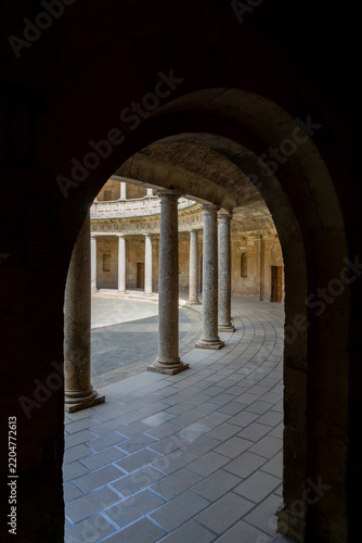 Obraz na plátně Palace of Charles V circular courtyard revealing classical colonnades and Renais