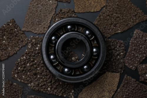 High-manganese steel bearings and high-purity manganese flakes