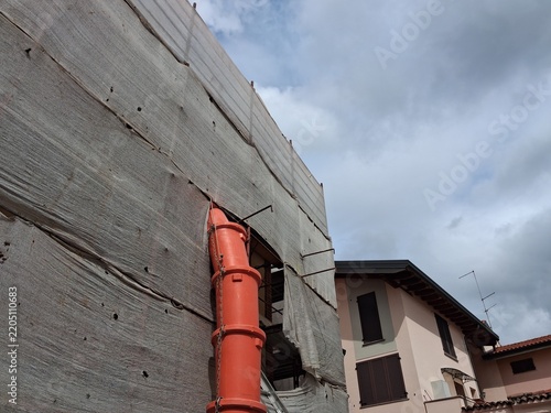 Lavori in corso nel cantiere edile - ponteggio