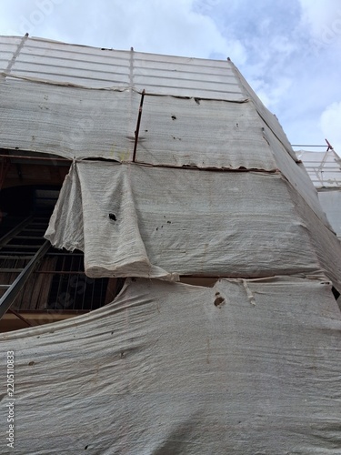 Lavori in corso nel cantiere edile - ponteggio