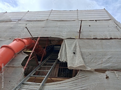 Lavori in corso nel cantiere edile - ponteggio