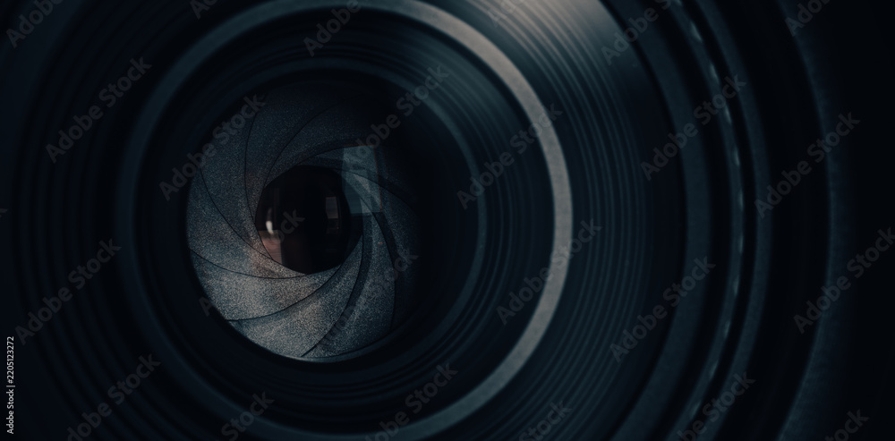 Fototapeta premium Camera Lens Aperture Blades Macro Close-Up,A detailed macro close-up photograph looking directly into a camera lens, featuring the aperture blades, optical glass, and green anti-reflective coating.