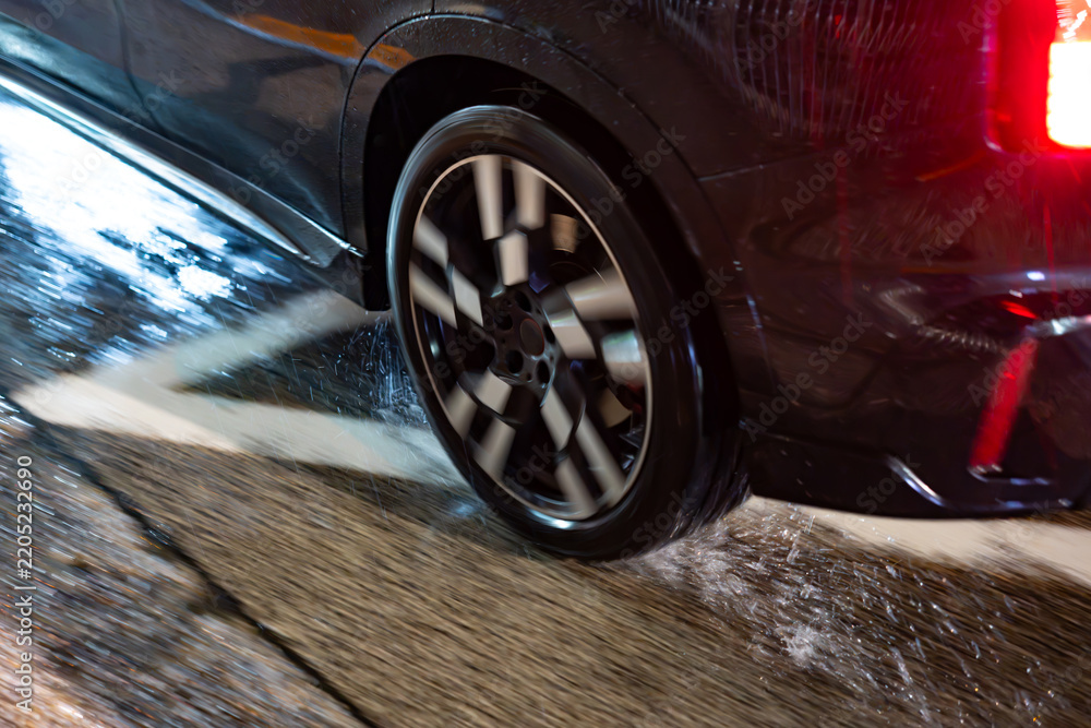 Fototapeta premium 雨 車