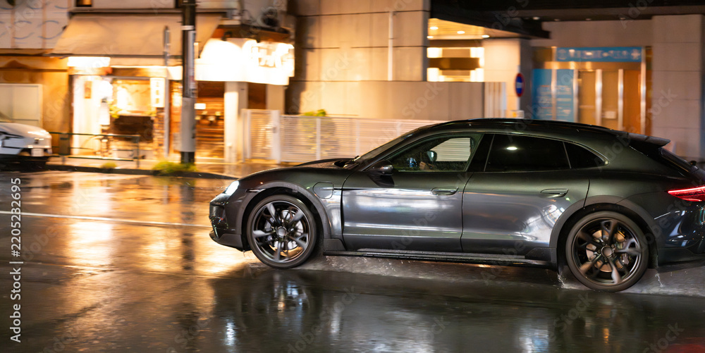 Fototapeta premium 雨 車