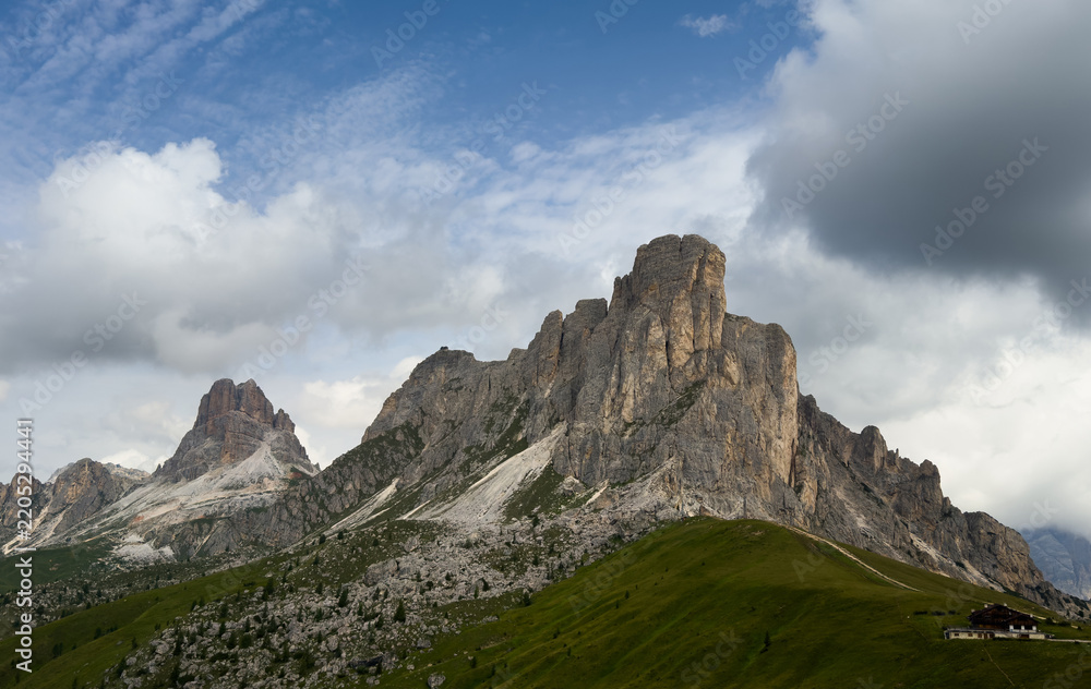 Obraz premium Mountain Peak View Passo Giau in the Dolomites 
