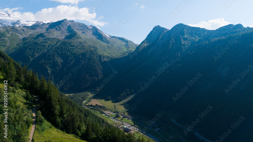 Obraz premium mountain landscape in the alps on a July