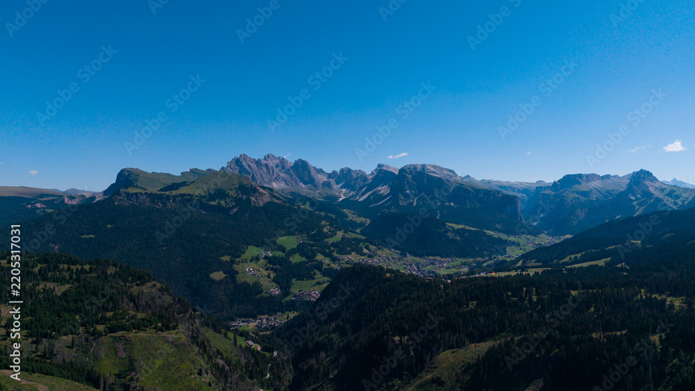 Obraz premium Alpe di Siusi at sunny morning sunrise, Dolomites mountains, Italy