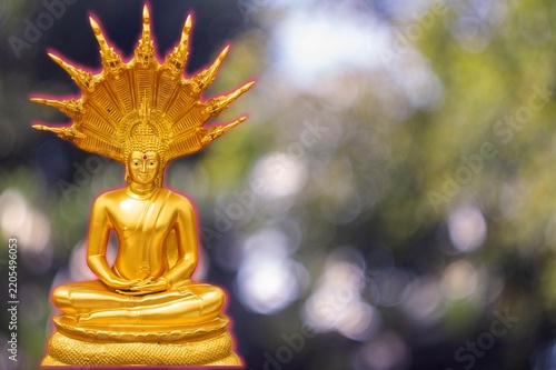 Budha golden you from nature stone ancient ancient times cliping par