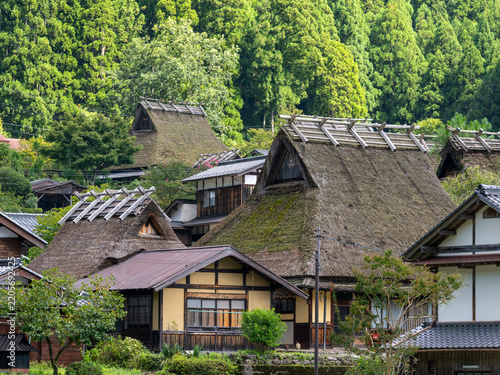 Naklejka 茅葺き屋根の古民家が建ち並ぶ「美山かやぶきの里」
