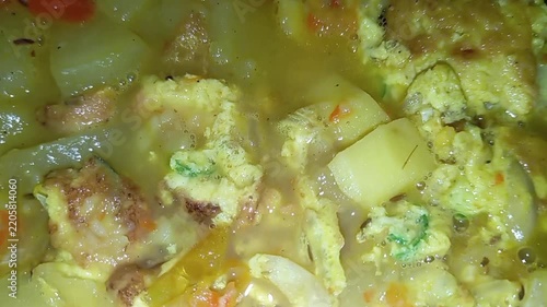 Home-Style Papaya and Egg Curry Dish in Yellow Broth 
