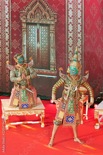 Obraz na plátně Tosakanth and Kumbhakarna acting a dramatic scene in classical Thai masked drama