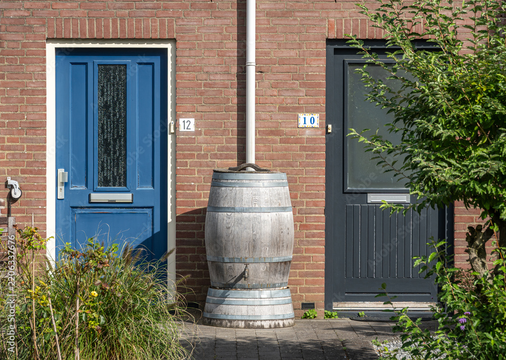 Obraz premium Shared rain barrel in residential street in the netherlands, saving rainwater for garden irrigation
