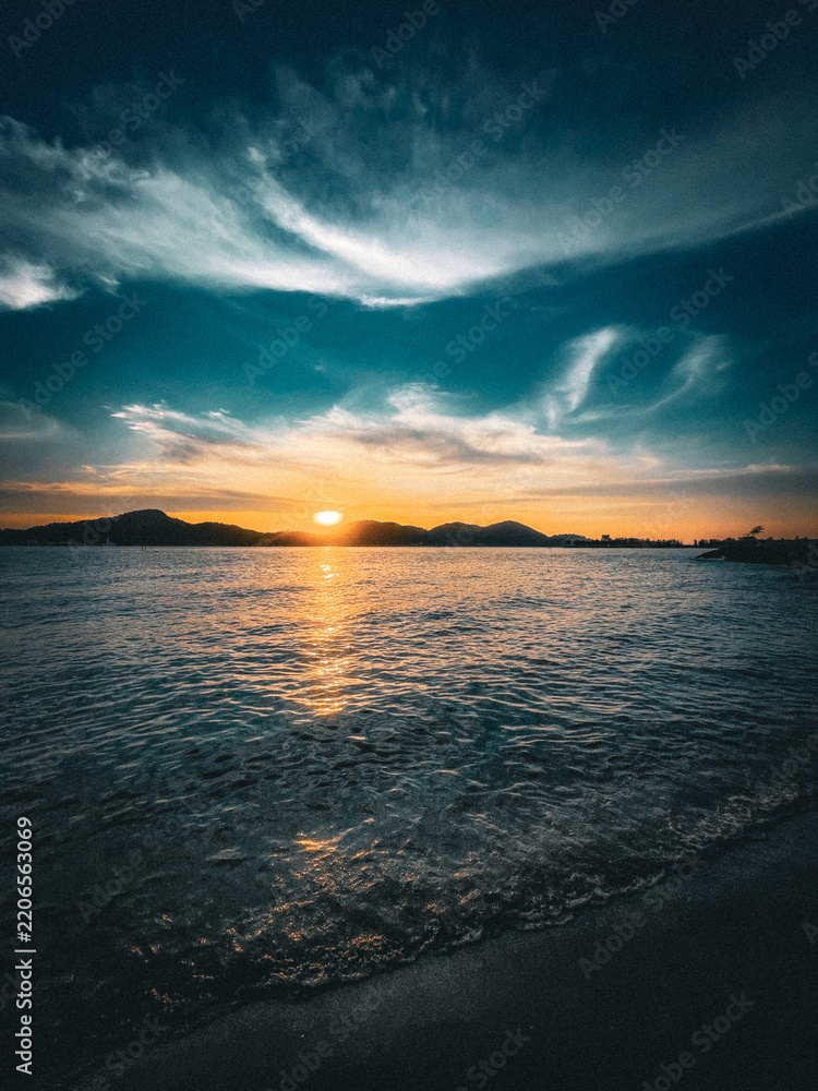 Fototapeta premium Beautiful Sunset Over beach in malaysia