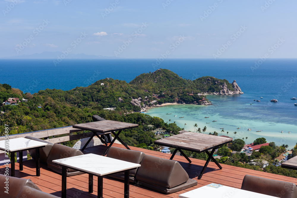 Obraz premium Aerial view of lush tropical islands and turquoise water in Koh Tao, Thailand seen from a scenic terrace viewpoint.
