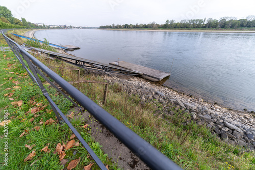 Rhein in Bonn bei Niedrigwasser