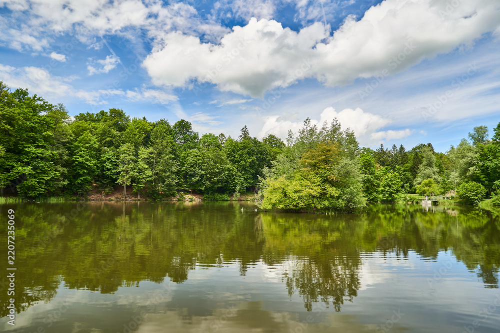 Obraz premium Tranquil Lake Reflection