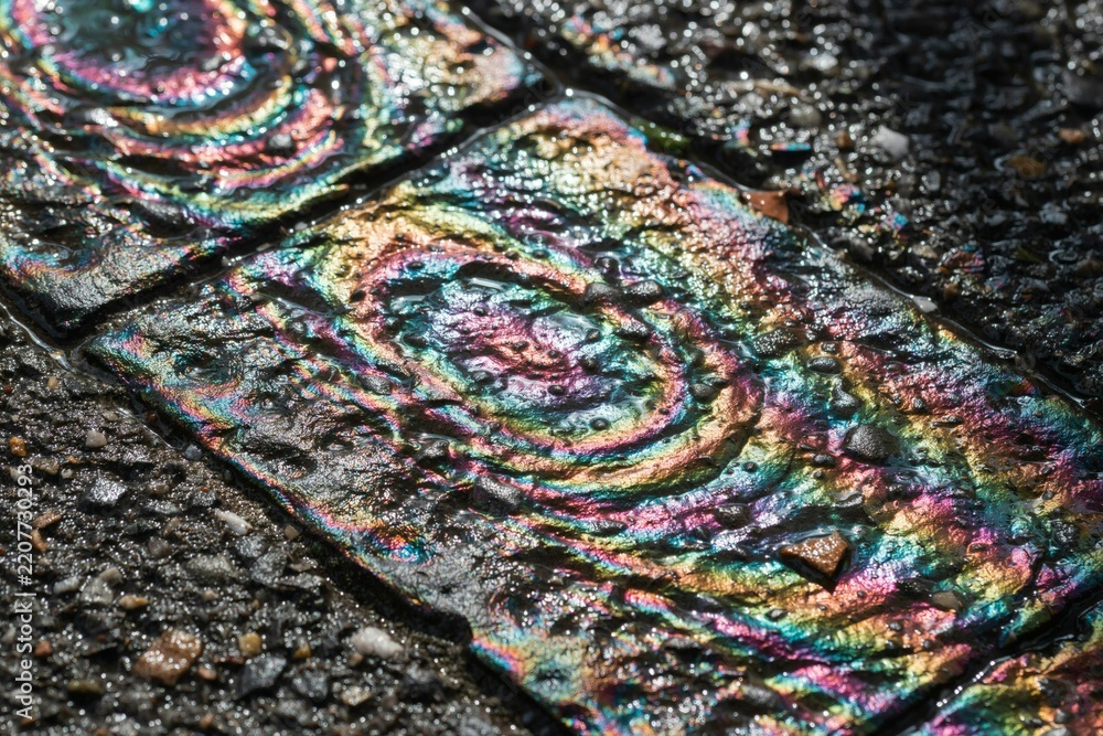 Obraz premium Oil slick interference colours on a wet road