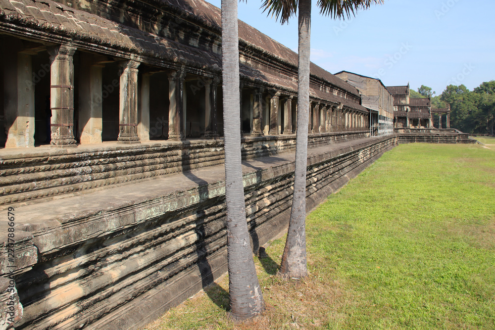 Fototapeta premium ruined khmer hindu and buddhist temple (angkor vat) in angkor in siem reap in cambodia 